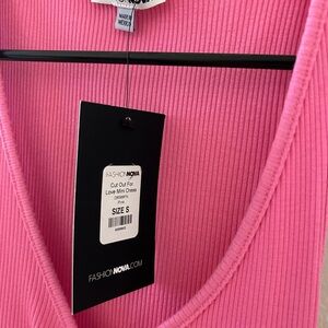 Fashion Nova Pink V-Neck Sweater with Ribbed Texture